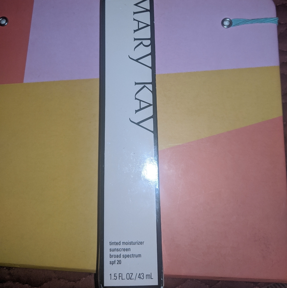 Mary Kay Tinted Moisturizer Sunscreen Bronze 1/2